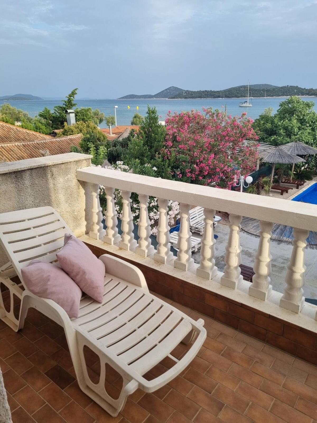 Villa Lana Tribunj  Bagian luar foto